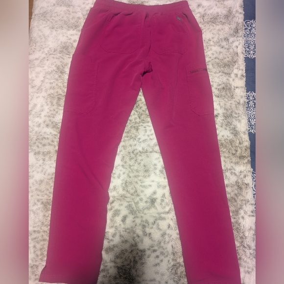 Figs Kade Cargo Scrub Pants Raspberry - Picture 3 of 3